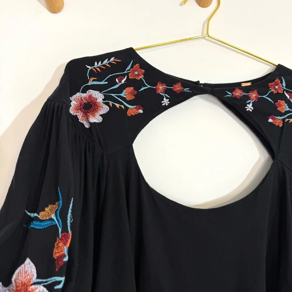 SOLDFree People Floral Embroidered Black Bubble Hem Lita Blouse Open Neck Medium - Picture 7 of 13